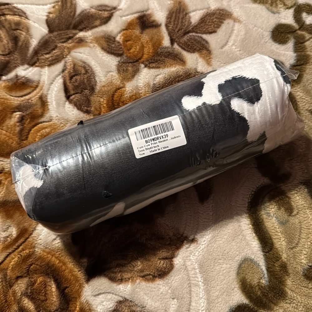 Cow print throw blanket - Picture 3 of 3